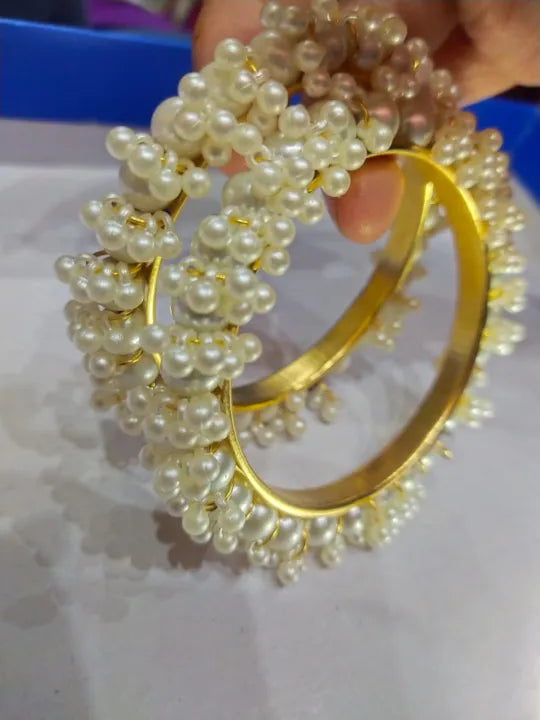 Pearl Bangles For Girls and Women Stylish and Simple Material :White Pearl on metal bangles